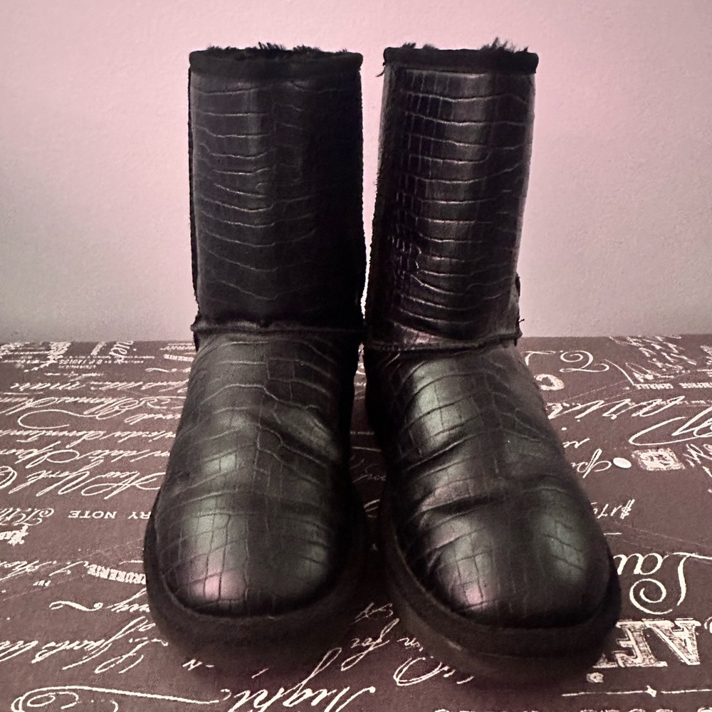 UGG Classic Short Croco Black Embossed Leather Boots, Women’s  Size 7
